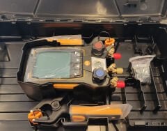 Testo - 550s - Akıllı Set - Kablosuz Kelepçe Sıcaklık Problarına Sahip Akıllı Dijital Manifold